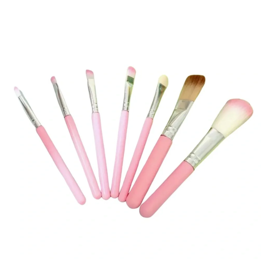 NWT! Hello Kitty 7-Piece Makeup Brush Set